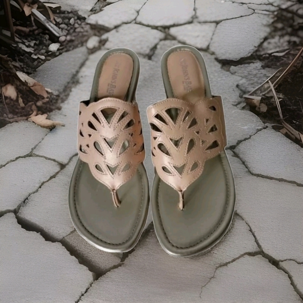 St John's Bay pearlized peach and silver wedge sandal shoe Size 9.5 *
